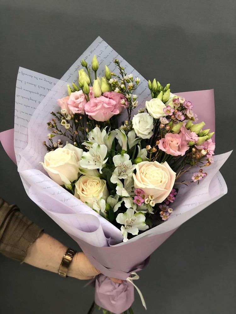 Букет цветов из: Альстромерии, Розы и Лизиантусы в Пензе