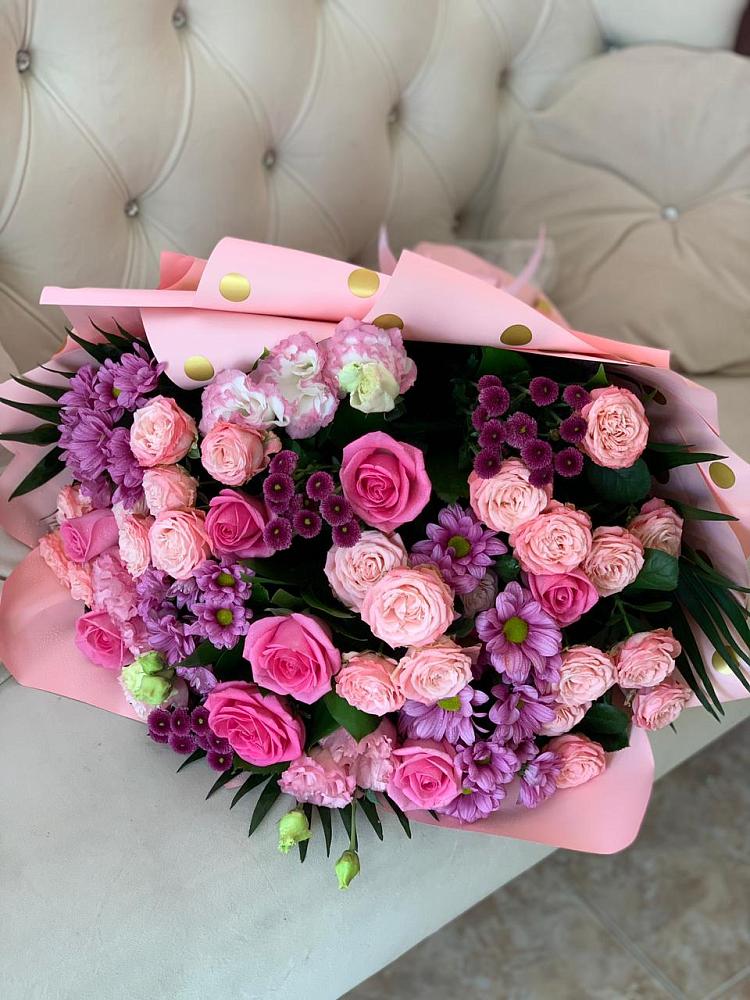 Букет цветов из: Хризантемы, Розы и Лизиантусы в Пензе