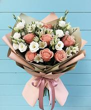 Букет цветов из:  Розы, Альстромерии и Лизиантусы в Пензе