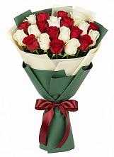 Букет Микс из красных и белых роз в Пензе
