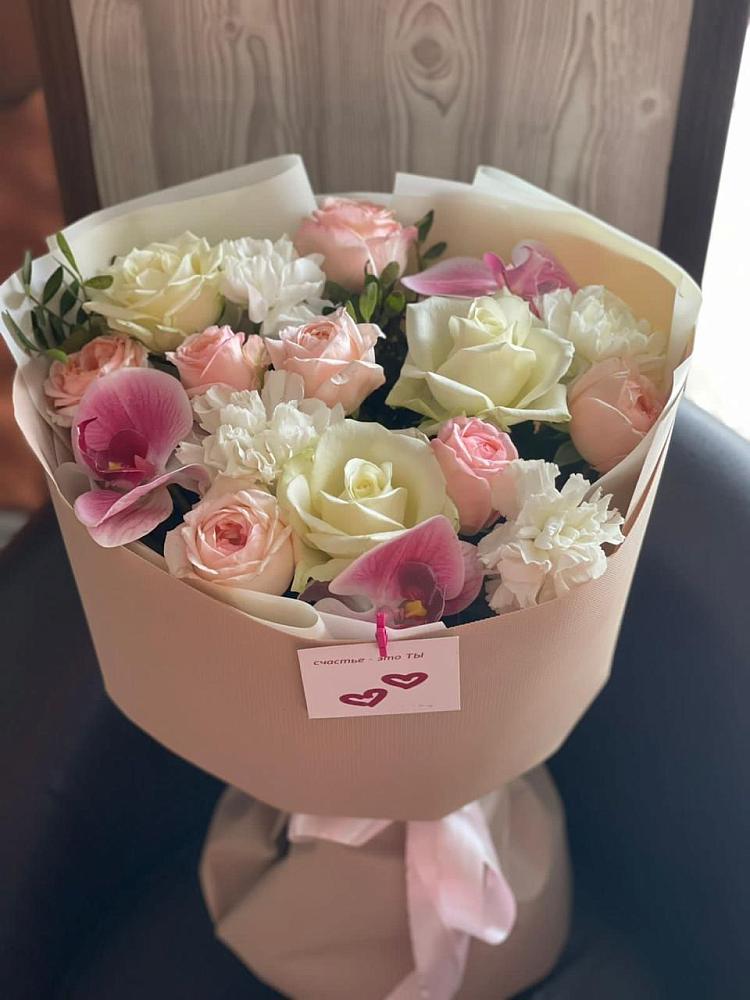 Букет цветов из: Орхидеи, Розы и Гвоздики в Пензе