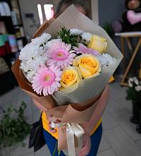 Букет цветов из:  Герберы, Розы и Хризантемы в Пензе