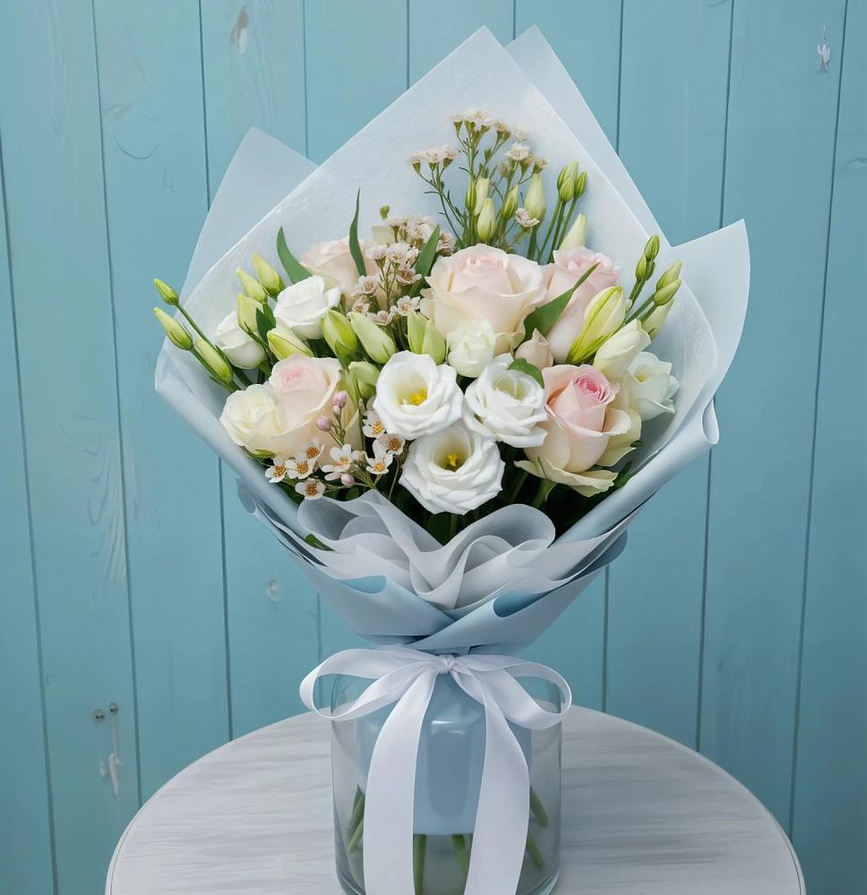 Букет цветов из: Розы и Лизиантусы в Пензе