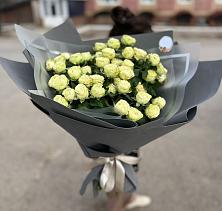 Букет Белые кустовые розы Солинеро в Пензе
