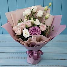 Букет цветов из:  Розы и Лизиантусы в Пензе