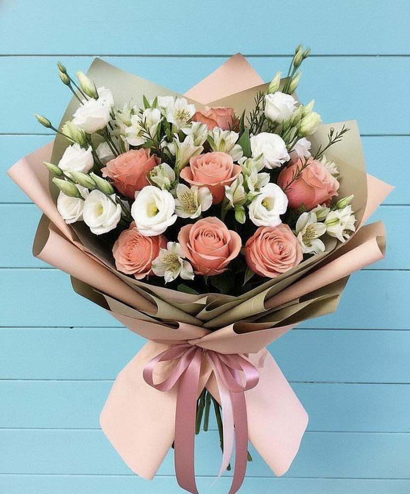 Букет цветов из: Розы, Альстромерии и Лизиантусы в Пензе