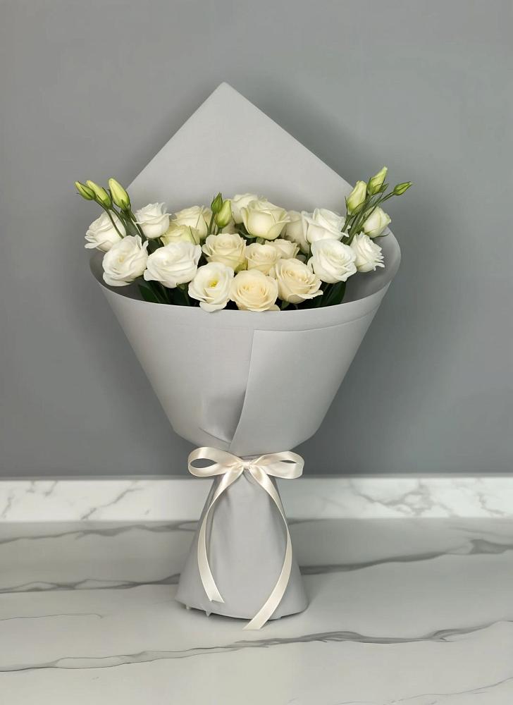 Букет цветов из: Розы и Лизиантусы в Пензе