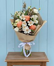 Букет цветов из:  Альстромерии, Лизиантусы, Розы и Хризантемы в Пензе