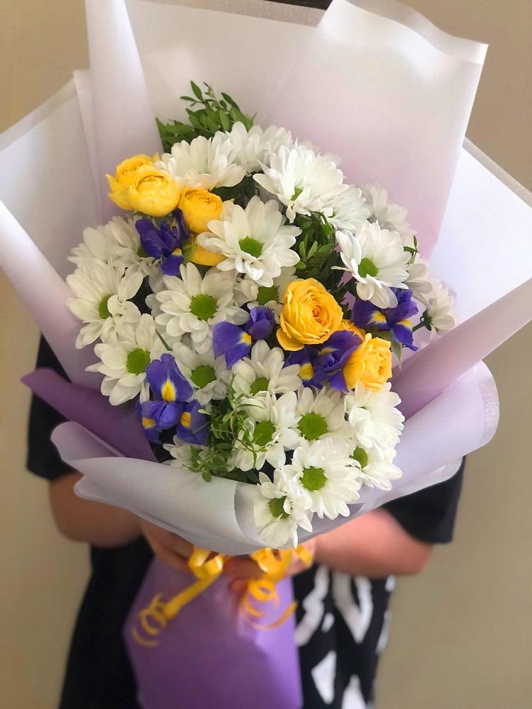 Букет цветов из: Ирисы, Хризантемы и Розы в Пензе