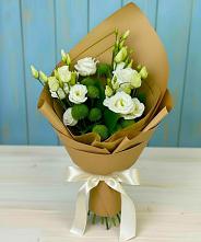 Букет цветов из:  Хризантемы и Лизиантусы в Пензе