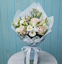 Букет цветов из:  Розы и Лизиантусы в Пензе