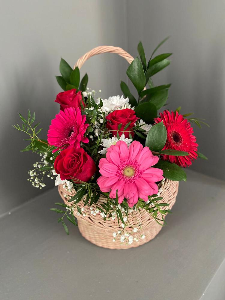 Цветочная композиция из Розы, Хризантемы и Герберы в корзине в Пензе