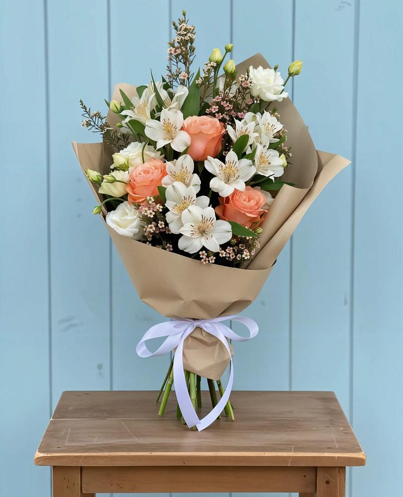 Букет цветов из: Альстромерии, Лизиантусы, Розы и Хризантемы в Пензе